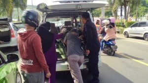 Wanita Hamil Pingsan di Pinggir Pasar Sumpang Minangae