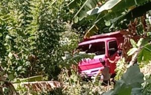 Jalan Beton Amblas di Alu, Dump Truk Terjun ke Jurang Sedalam 70 Meter