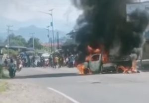Mobil Pick Up Terbakar di Mamuju, Diduga Berasal dari Percikan Las