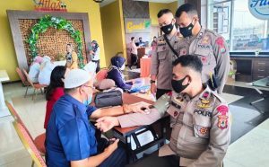 Bukan Bunga atau Coklat Kado Spesial Brimob Bone di Hari Kasih Sayang