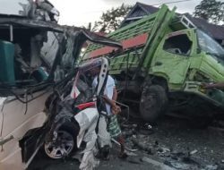 Mobil Ambulans Pembawa Jenazah Tabrakan di Malili, Sopir Tewas, 5 Luka