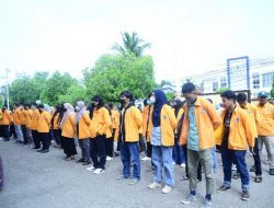 Ratusan Mahasiswa KKN UNM Padati Halaman Kantor Bupati Majene