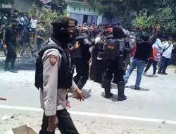 Tolak Eksekusi Lahan di Anggeraja, Ratusan Demonstran Lempari Petugas dengan Batu dan Kayu