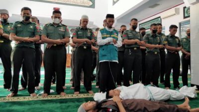 Wow, 100 Prajurit TNI di Bone Praktek Mandikan dan Kafani Jenazah Secara Langsung