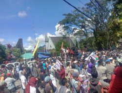 Aliansi Masyarakat Peduli Toraja Seruduk Kantor DPRD Toraja Utara, Ada Apa?