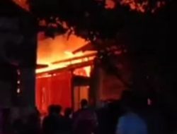 Ditinggal Tarwih, Sebuah Rumah di Dusun Poniang Sendana Ludes Dilalap Api