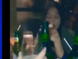 Viral, Sekumpulan Cewek Jilbab Pesta Minum Bir Sambil Ngerokok. Netizen: Tanda Akhir Zaman