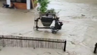 Sungai Deking Meluap, Jalan Trans Sulawesi di Malunda Lumpuh Total