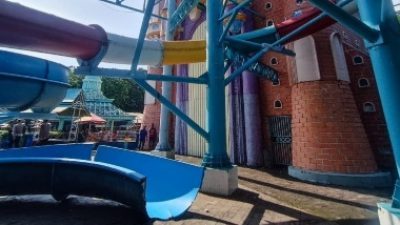 Seluncuran Kenjeran Park Ambrol