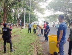 Jelang MTQ ke-32 di Bone, Sejumlah Pegawai DPRD Bone Kerja Bakti Bersihkan Kantor