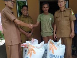 Dinsos Majene bersama Dinas Ketapang Salurkan Bantuan Pangan di Salutambung