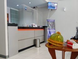 Hari Pelanggan Nasional di BRI Unit Pasar Majene, Nasabah Disuguhi Kue Panada