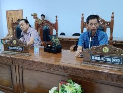 Dua Wakil Ketua DPRD Majene Hadapi Ratusan Pedagang Pasar Sentral