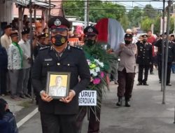 Ratusan Anggota Polres Majene Iringi Pemakaman Aipda Suardi