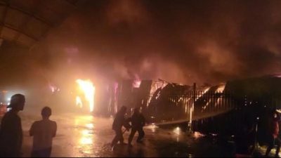 BreakingNews: Pasar Sentral Makassar Terbakar