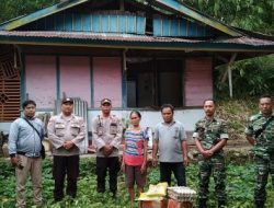 Kapolsek Sanggalangi Salurkan Bantuan Sembako untuk Korban Tanah Longsor