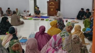 Suasana peringatan isra mi'raj di Masjid Leppe Barat