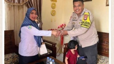 Pastikan Kondisi Pasien Obat Expired, Direktur RSUD Majene Kunjungi Korban