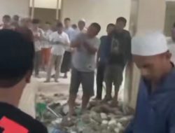 Kubah Masjid di Jalan Barukang Roboh Saat Tarawih, Belasan Jamaah Terluka