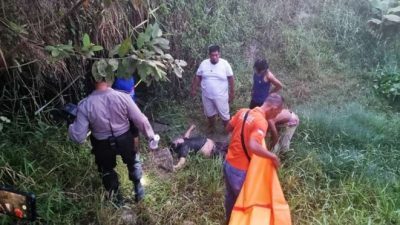 Dasar Sial, Dua Pencuri Sapi Tewas Diamuk Massa, Mobilnya Dibakar