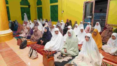 Plt. Kadinsos Majene Dampingi Bupati Safari Ramadhan di Ulumanda