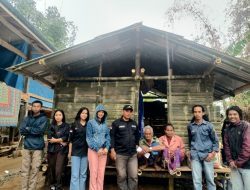 Aliansi Pemuda dan Mahasiswa Toraja Peduli Kebakaran Menyalurkan Donasi di Pangkung Batu