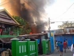 Detik-detik 10 Rumah dan 5 Toko di Jalan Galangan Kapal Kaluku Bodoa Hangus Terbakar