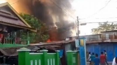 detik-detik 10 rumah dan 5 toko hangus terbakar di Kaluku Bodoa Makassar