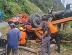 Truck Tronton Hilang Kendali di Mamuju, 2 Warga jadi Korban