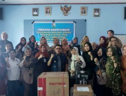 DKP Majene Serahkan Bantuan Sarana Perikanan kepada Sejumlah Nelayan
