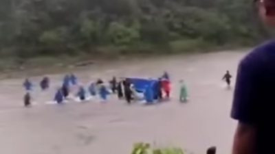 jenazah ditandu desa besoangin