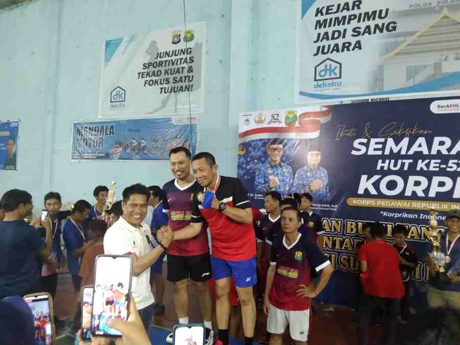 Pertandingan Badminton HUT Korpri ke-52 di Sulbar Berakhir Ini Juaranya