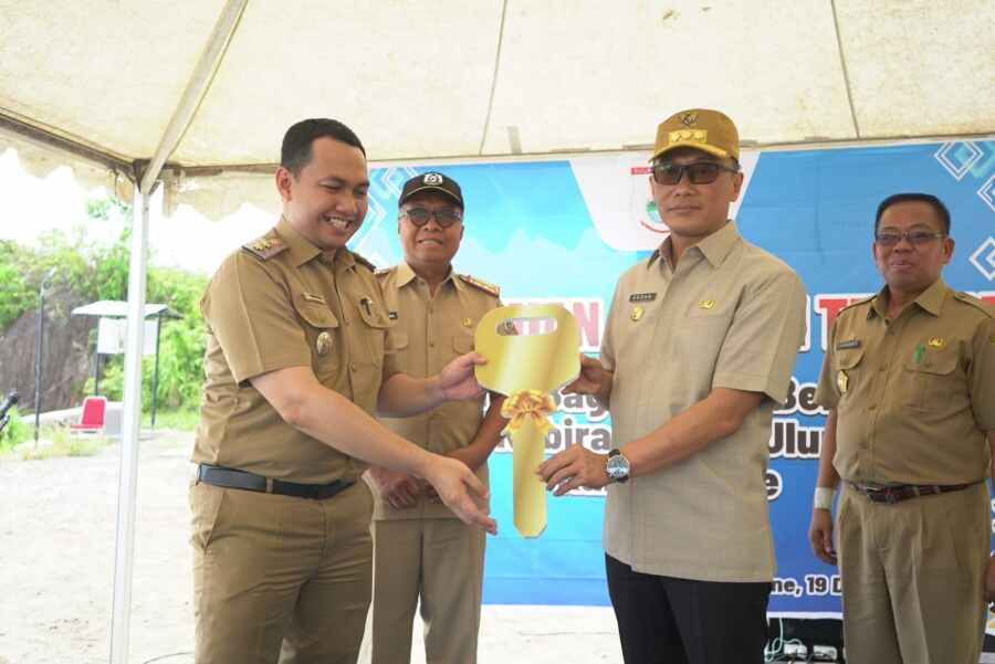 Korban Gempa di Desa Kabiraan Terima Bantuan 24 Unit Rumah dari Pj Gubernur Sulbar