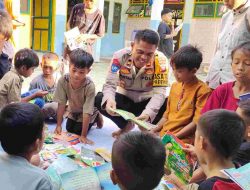 Tingkatkan Minat Baca Sejak Dini, Binmas Polres Majene dan Penggiat Literasi Gelar Lapak Baca
