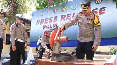 Gelar Press Release, Puluhan Knalpot Brong Dimusnahkan Satlantas Polres Majene