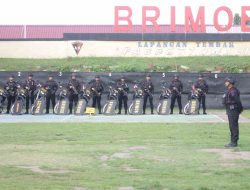 Danyon B Pelopor Satbrimob Polda Sulsel pimpin apel pemberangkatan pengamanan Pemilu tahun 2024