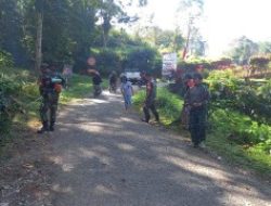 Wujud Kepedulian Terhadap Lingkungan, Personil Koramil 1414-05/Sanggalangi Melaksanakan Pebersihan Ruas Jalan