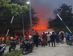 BreakingNews: Rumah Hangus Terbakar di Samping SPBU Pertamina Rangas