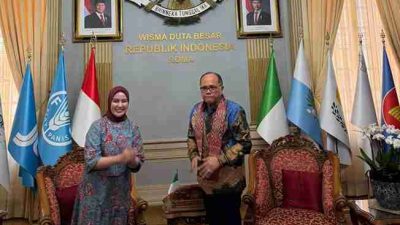 Duta Besar RI untuk Italia Bangga dan Antusias terhadap Tenun Sekomandi Khas Sulawesi Barat