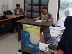 Pastikan Disiplin Pegawai, Kadis KominfoSS Sulbar Sisir Kehadiran PPPK di Kantor