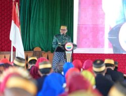 Gubernur SDK Dikukuhkan dan Terima Penghargaan dari Pemangku Adat Arajang Balanipa Mandar