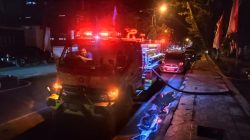 Dukung Kelancaran Upacara HUT ke-81 RI, Damkar Sulbar Siram Lapangan dan Pasok Air Bersih di Lapangan Ahmad Kirang