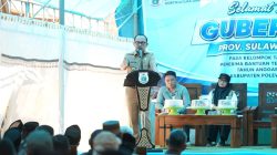 Gubernur Suhardi Duka Serahkan Bantuan Kambing dan Ayam ke Kelompok Tani-Ternak Majene
